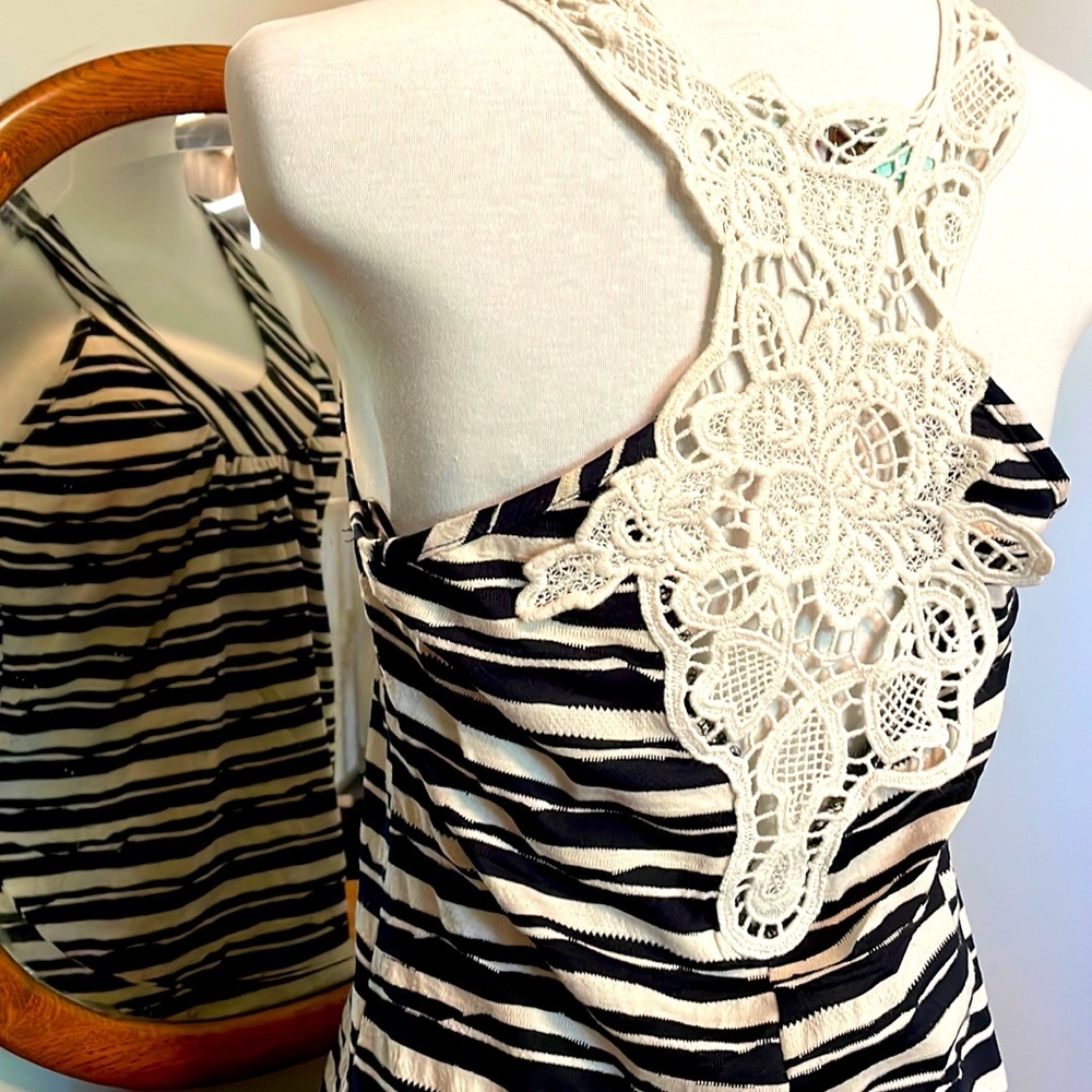⚠️4/$15⚠️Halter top with lace back